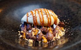 Peanut Mountain Lodge & Le Communal